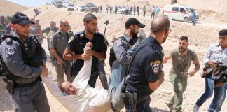 Israeli police attack Palestinians opposing the demolition of the Bedouin village Khan al-Ahmar in the occupied West Bank