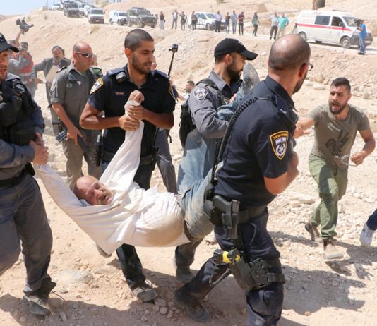 Israeli police attack Palestinians opposing the demolition of the Bedouin village Khan al-Ahmar in the occupied West Bank
