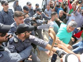 Israeli police attack a Jerusalem protest against the demolition of the Khan al-Ahmar Bedouin village