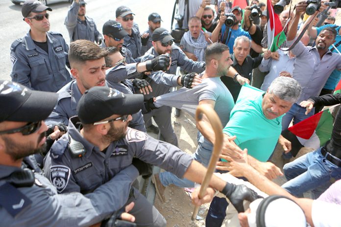 Israeli police attack a Jerusalem protest against the demolition of the Khan al-Ahmar Bedouin village
