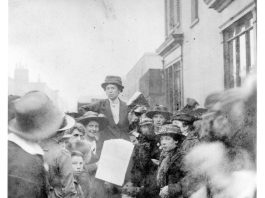 Selling ‘The Woman’s Dreadnought’ newspaper. Melvina Walker (centre) and Nellie Cressall (on her right). Nora Smyth c.1914 Image with kind permission of Paul Isolani Smyth from the International Institute of Social History, Amsterdam