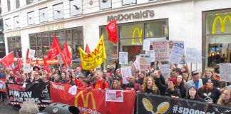 TGI Fridays, McDonald’s, Wetherspoons and Deliveroo ‘Gig Ecomomy’ workers demonstrate against low pay