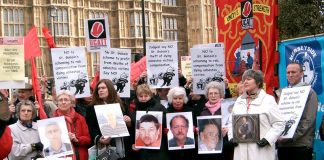 Lobby by building workers and their relatives hig hlighting deaths of those who have died from abestosis and mesothelioma