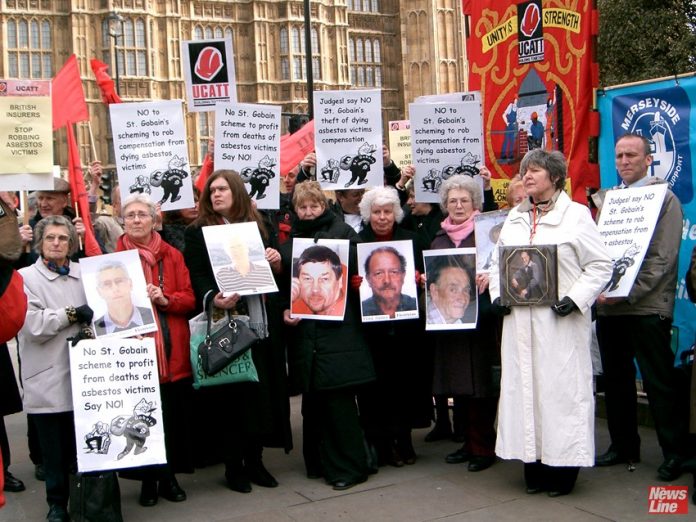 Lobby by building workers and their relatives hig hlighting deaths of those who have died from abestosis and mesothelioma