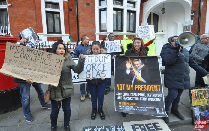 Ecuadorians in London protest against Assange arrest