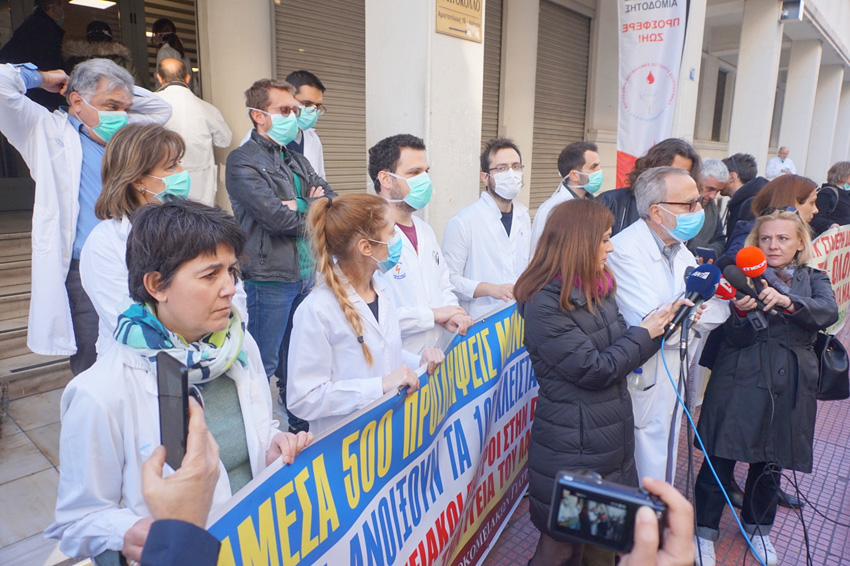 Greek hospital doctors outside the Athens Health Ministry – they are demanding the requisitioning of the private sector