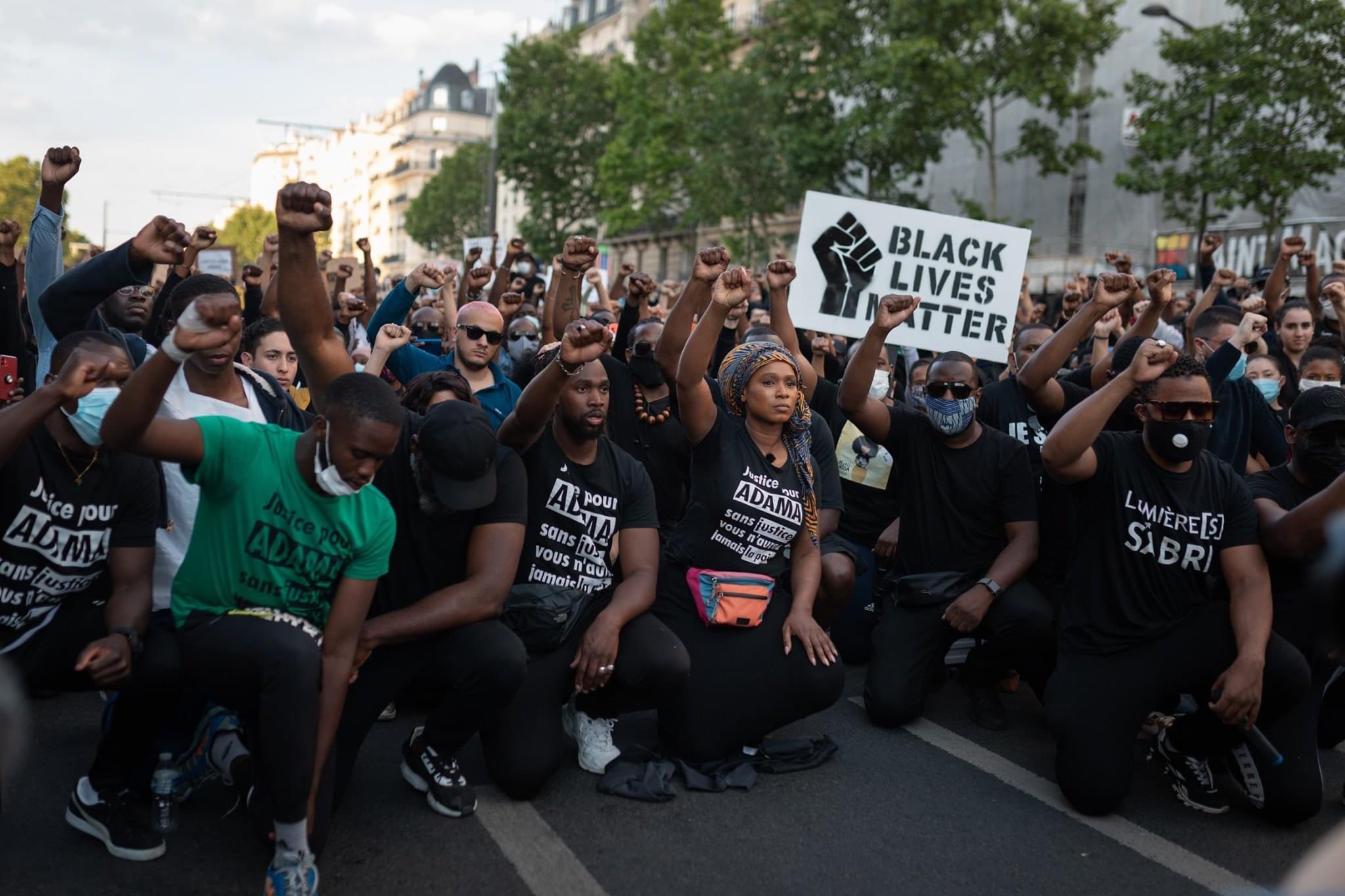 Black matter перевод на русский. Блэк лайвс Мэттер. Основатель Black Lives matter. Движение Black Lives matter. Движение Black Life matters.