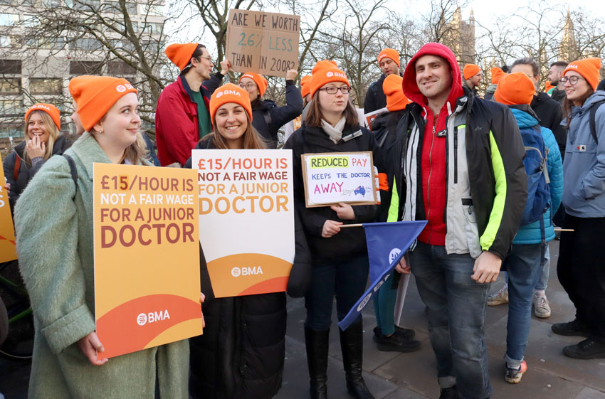 Mass Pickets Of Striking Junior Doctors Today! - Workers Revolutionary Party